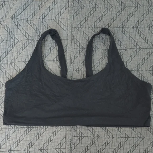 Lululemon Black Sports Bra with Racerback and Medium Support - Picture 1 of 4